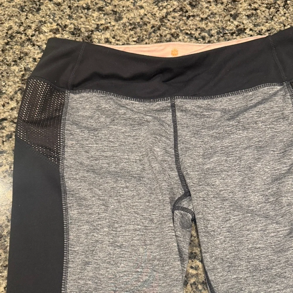 Women’s Grey & Pink  Leggings size Large
